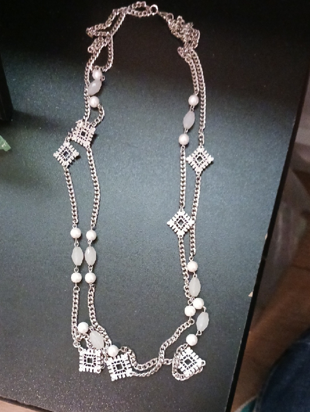 Source Unknown Silver-Tone Multi-Link Necklace with White Beads